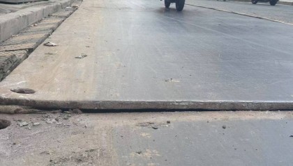 白天“钢板阵”高低不平，夜晚挖机噪声扰民！居民：道路何时才能“清净”？