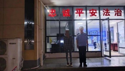 安徽一女子醉酒后强邀邻桌男子拼酒，遭拒后心生不满言语辱骂
