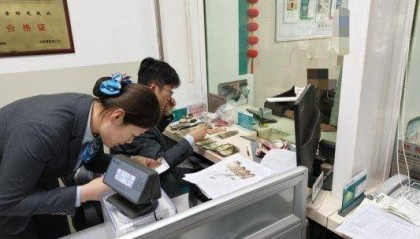 农行德州乐陵支行：三尺柜台显担当，焦币化为“暖心钱”
