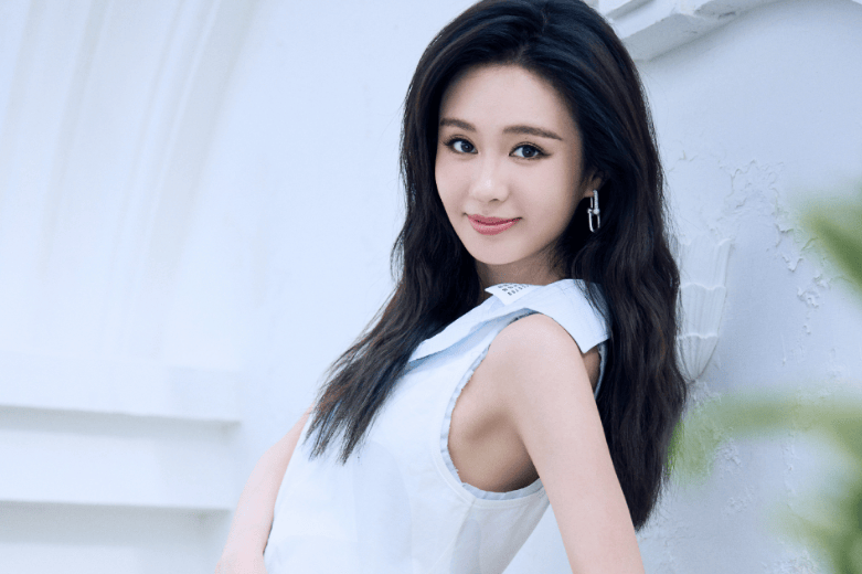 郑合惠子成《花间令》黑马，引发女主鞠婧祎粉丝强烈反击！