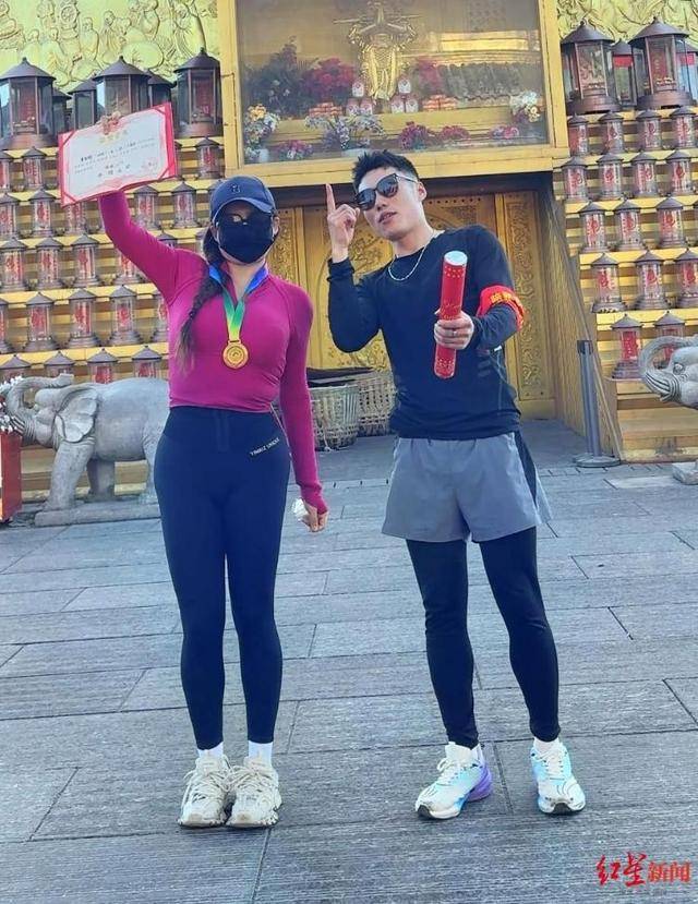 揭秘峨眉山陪爬团队：已陪爬千名游客九成为女性，不会主动拉背扛抱，主要保障安全