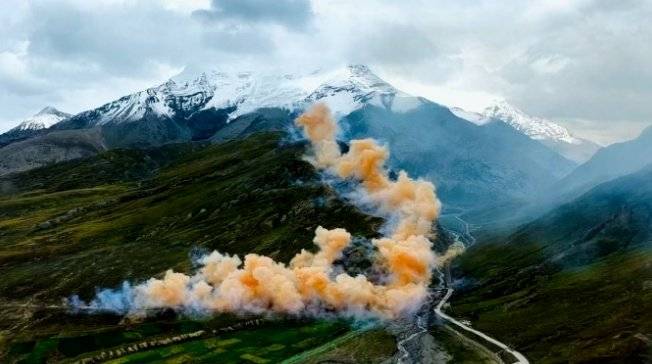 捞舆 | 烟花“炸山”，一场“合规”的破坏何以发生？