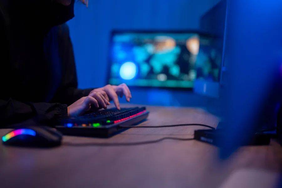 “网曝”成“网暴”，切莫做帮凶