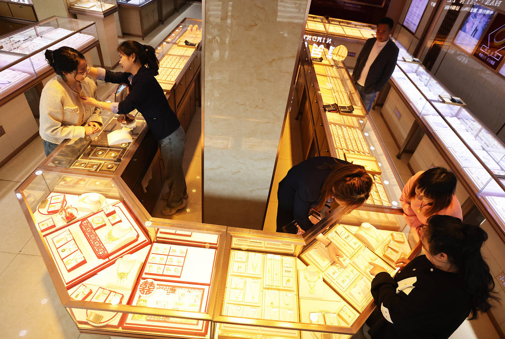 国际黄金期货大涨超3%，续刷历史新高！比特币跌超2%，加密币全网24小时52亿元蒸发！美联储官员：应降息50个基点......