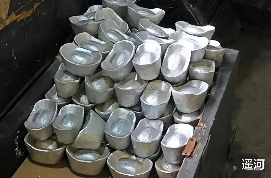 清朝官员的退休金是每年50两白银,换算成现在的人民币是多少钱?