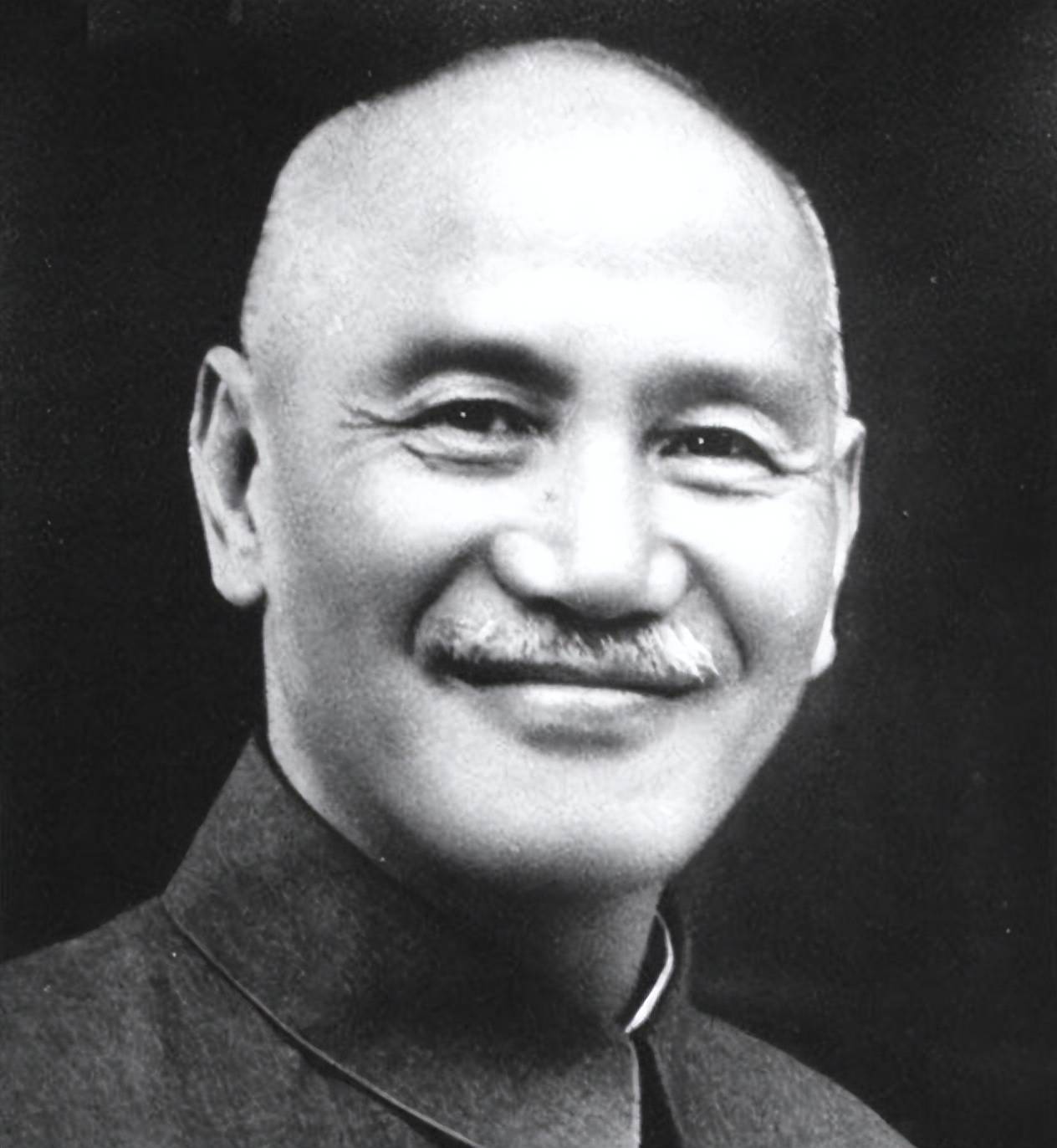 蒋介石一年的收入，换算成人民币是多少？