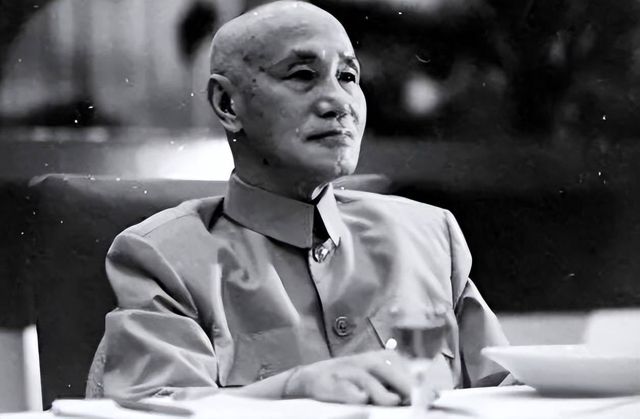 蒋介石一年的收入，换算成人民币是多少？