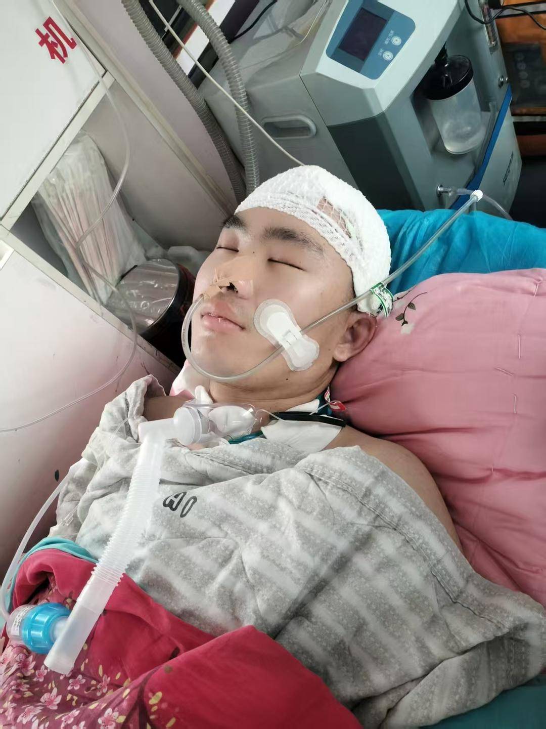 被撞碎的人生：23岁研究生被16岁少年无证驾车撞致颅脑损伤，亲属称其如今心智如幼童