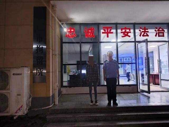 安徽一女子醉酒后强邀邻桌男子拼酒，遭拒后心生不满言语辱骂