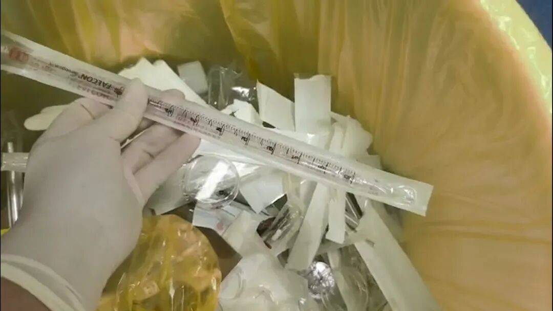 女记者暗访被打骨折、逃走胚胎师被患者死死抓住,杭州临平通报“某小区住宅内有人非法从事试管婴儿手术”:卫健部门、公安机关已立案调查