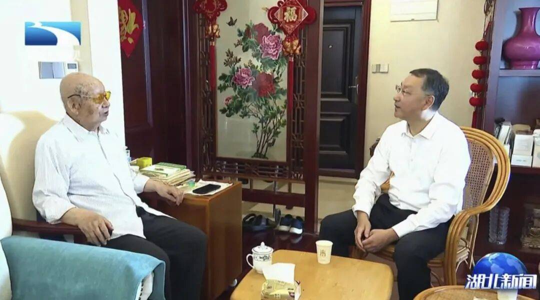 湖北省委书记关志鸥看望慰问正省级老同志